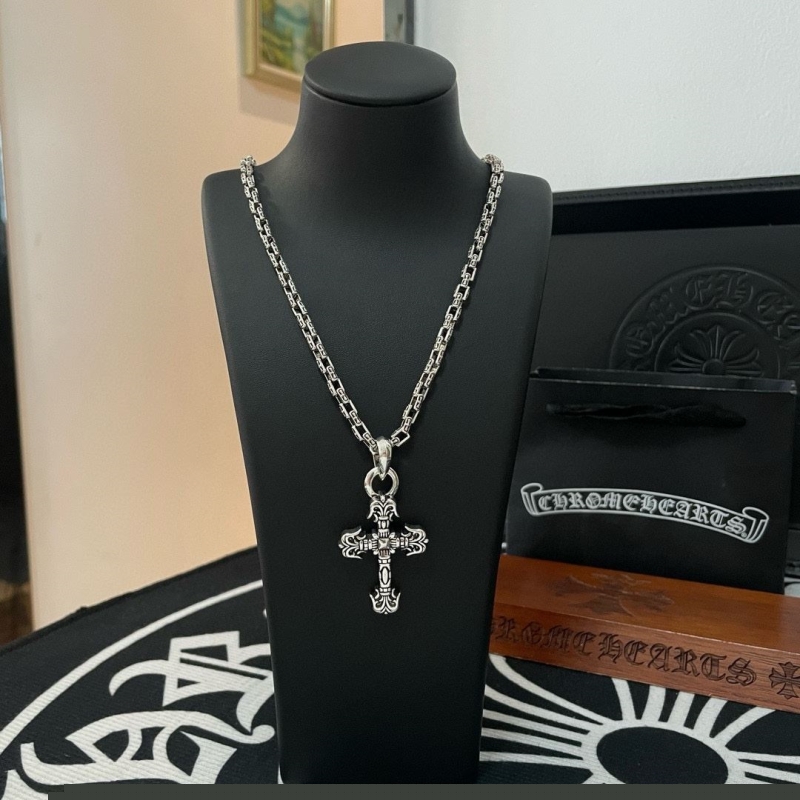 Ch**me He**ts necklaces